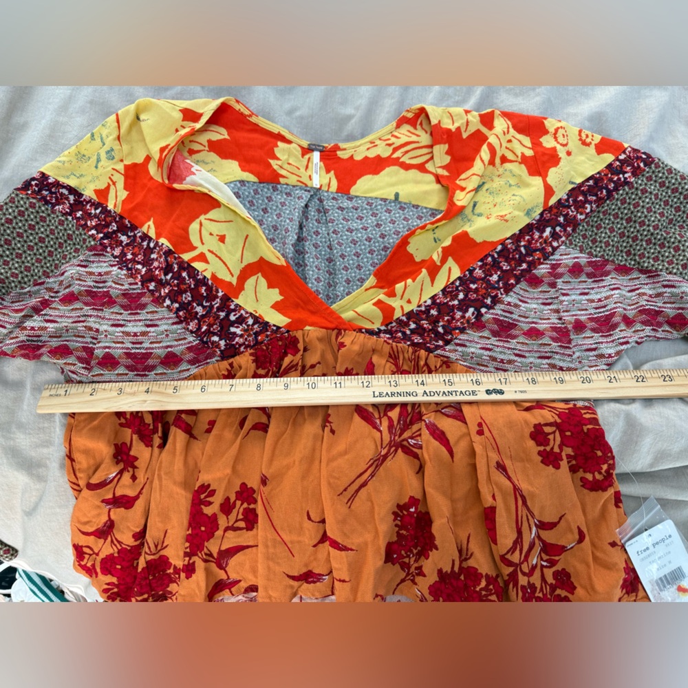 BNWT Free People Multicolor V-Neck Blouse - Picture 8 of 9